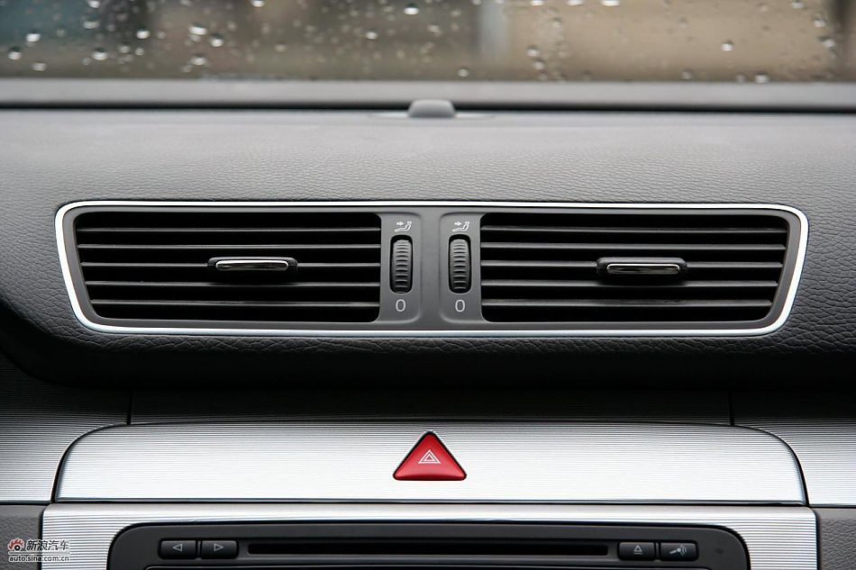 2011款迈腾2.0TSI内饰实拍