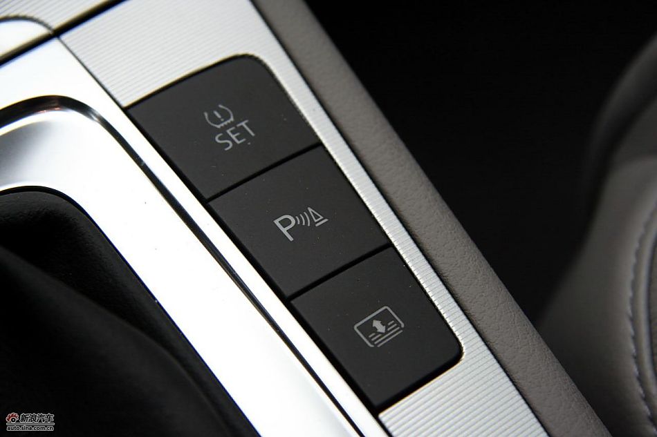 2011款迈腾2.0TSI内饰实拍