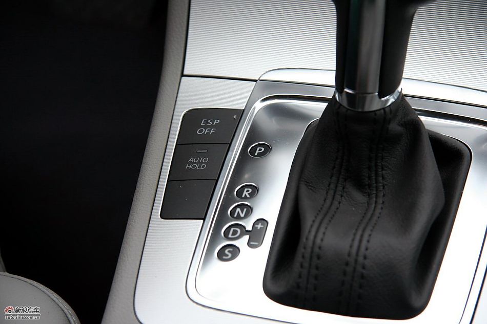 2011款迈腾2.0TSI内饰实拍