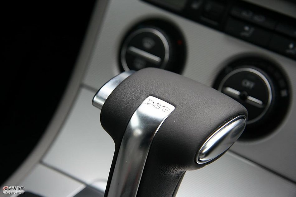 2011款迈腾2.0TSI内饰实拍