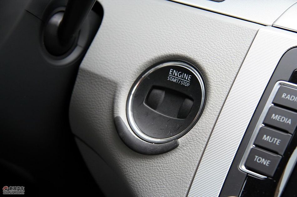 2011款迈腾2.0TSI内饰实拍