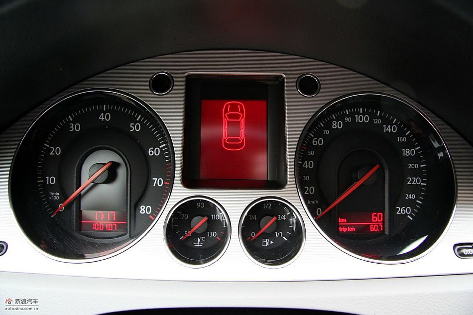 2011款迈腾2.0TSI内饰实拍