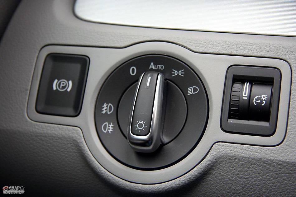 2011款迈腾2.0TSI内饰实拍