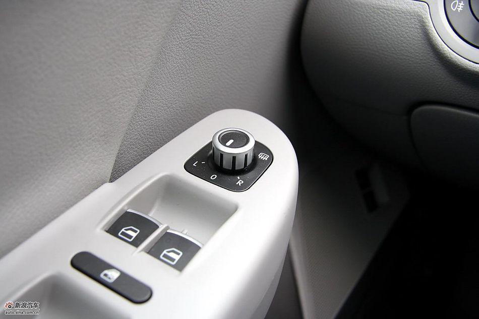 2011款迈腾2.0TSI内饰实拍