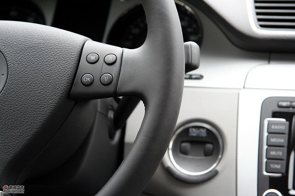 2011款迈腾2.0TSI内饰实拍