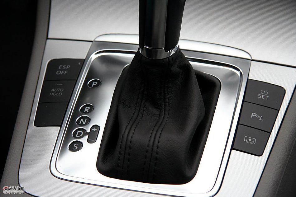 2011款迈腾2.0TSI内饰实拍