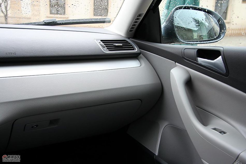 2011款迈腾2.0TSI内饰实拍