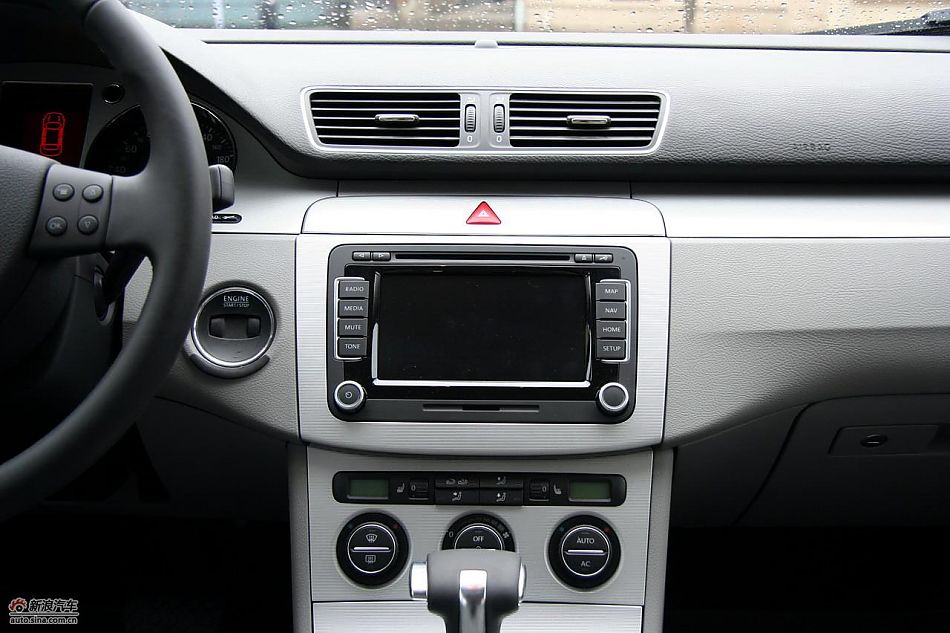 2011款迈腾2.0TSI内饰实拍