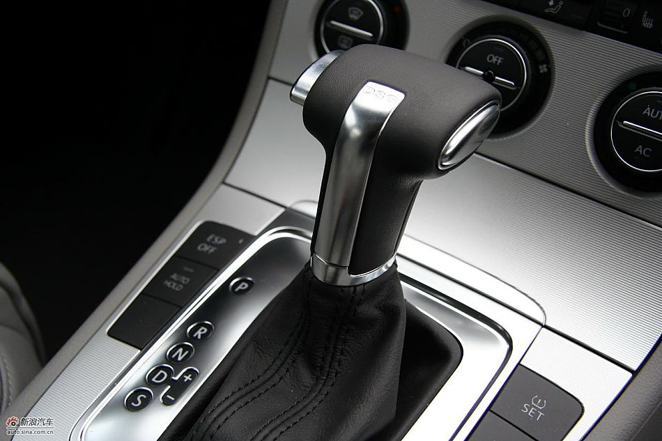 2011款迈腾2.0TSI内饰实拍