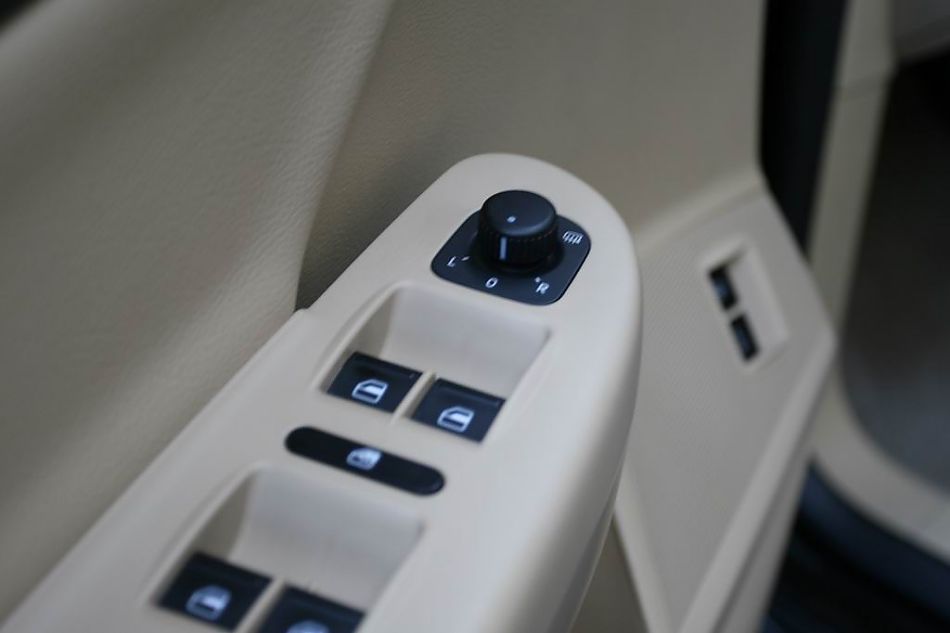 迈腾2.0TSI舒适型手自一体内饰图片