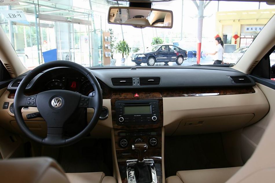 迈腾2.0TSI舒适型手自一体内饰图片