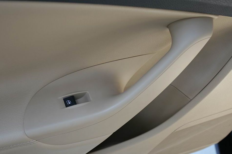 迈腾2.0TSI舒适型手自一体内饰图片