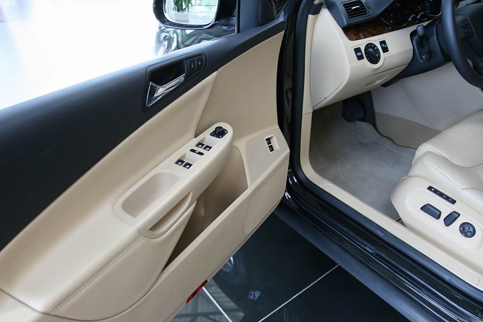 迈腾2.0TSI舒适型手自一体内饰图片