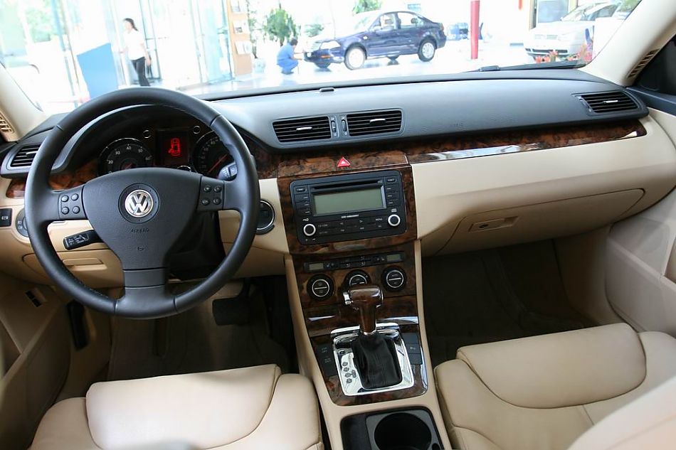 迈腾2.0TSI舒适型手自一体内饰图片