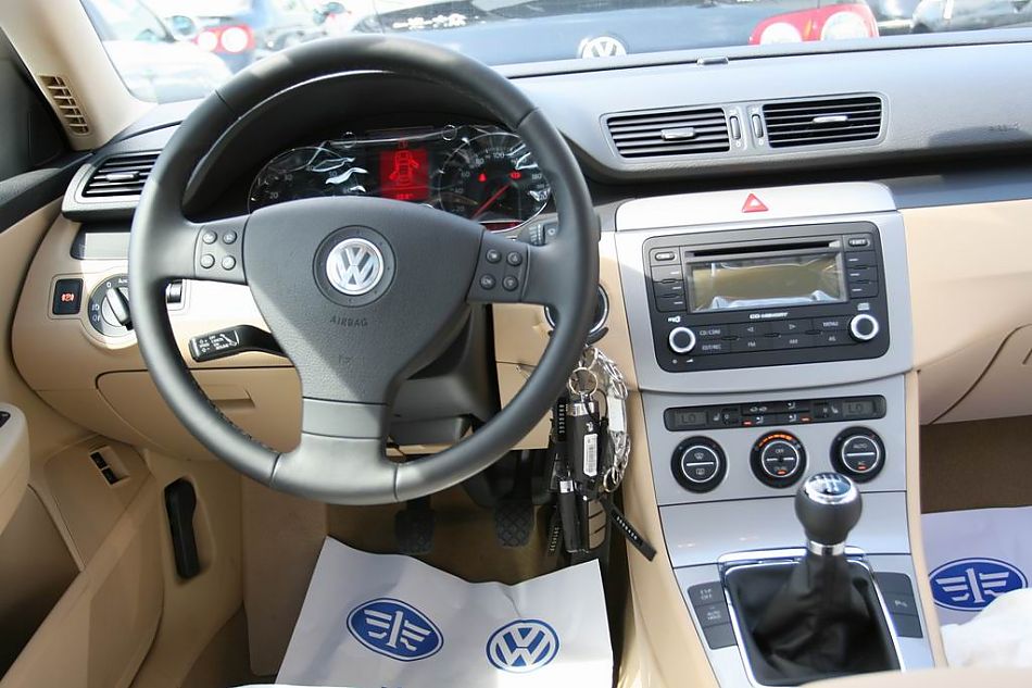 迈腾1.8TSI舒适型手动版内饰