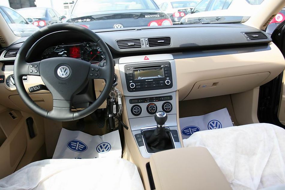 迈腾1.8TSI舒适型手动版内饰