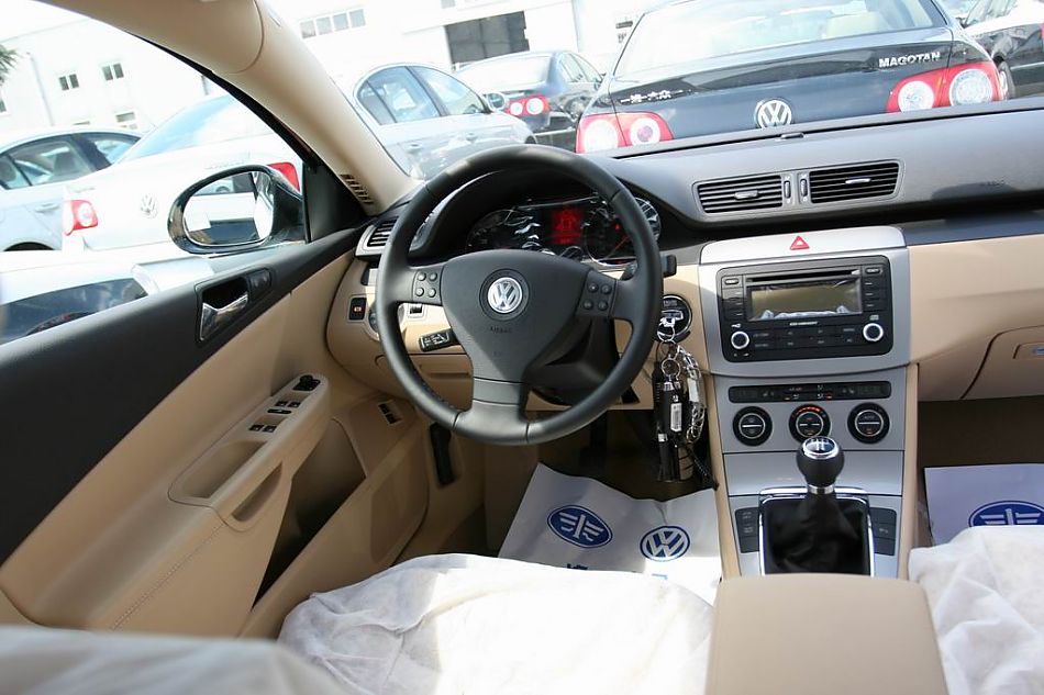 迈腾1.8TSI舒适型手动版内饰