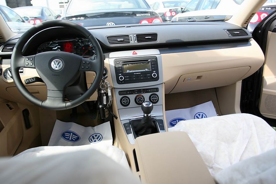 迈腾1.8TSI舒适型手动版内饰