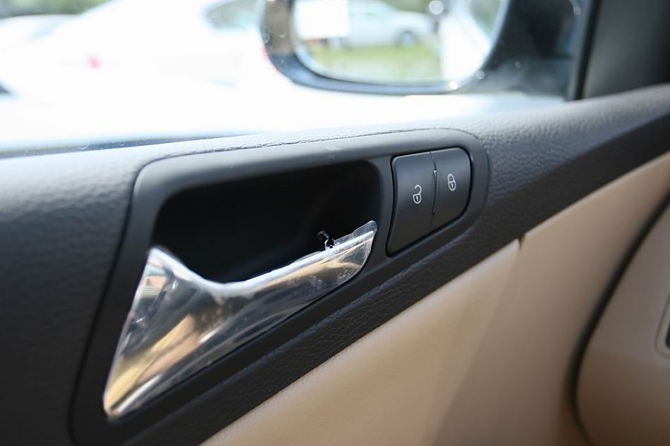 迈腾1.8TSI舒适型手动版内饰