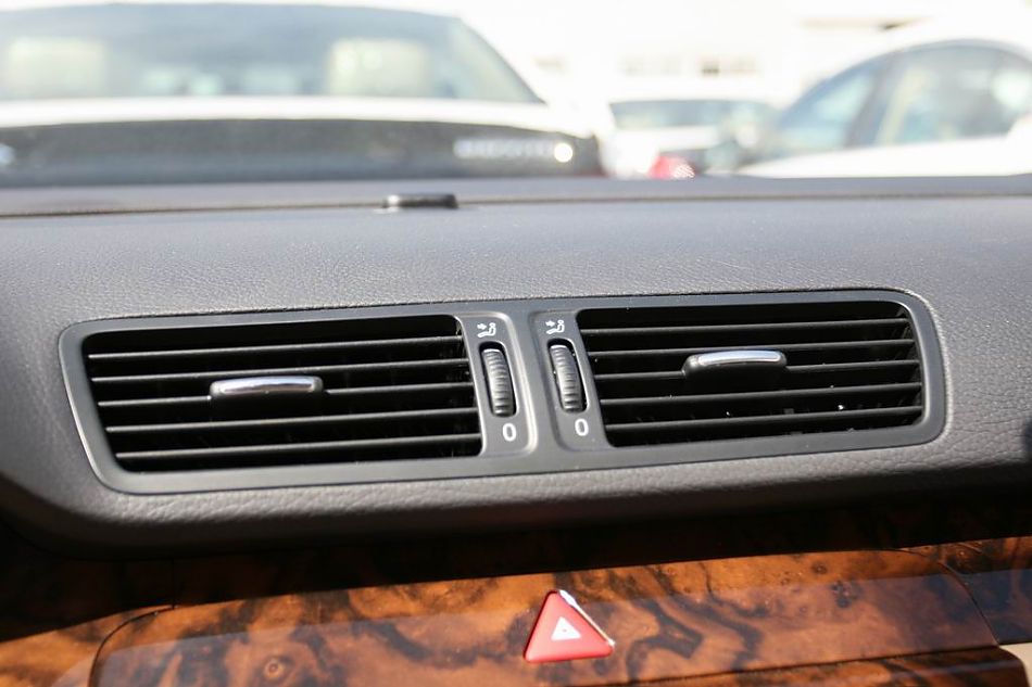 迈腾1.8TSI手自一体豪华型导航版内饰