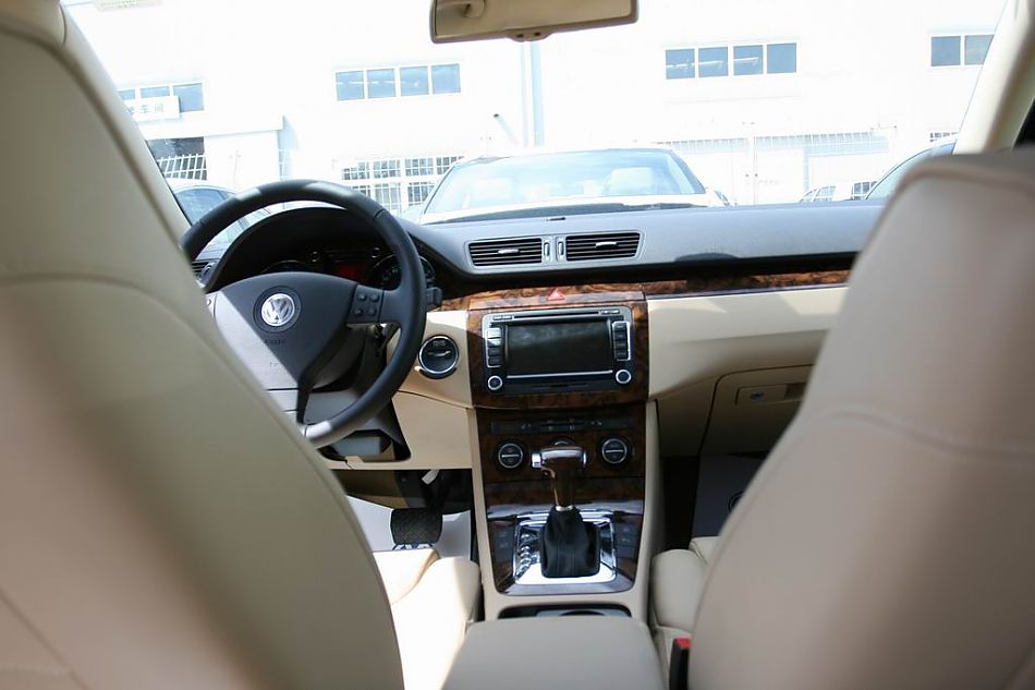 迈腾1.8TSI手自一体豪华型导航版内饰