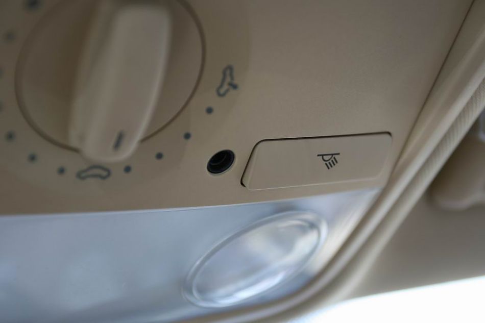 迈腾1.8TSI手自一体豪华型导航版内饰