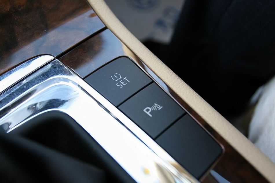 迈腾1.8TSI手自一体豪华型导航版内饰