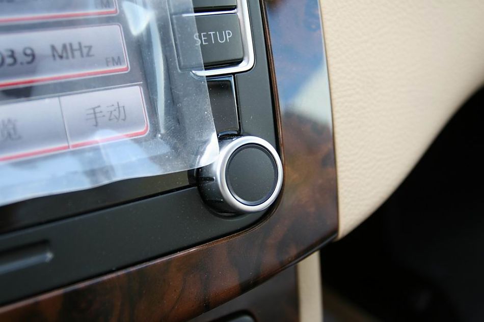 迈腾1.8TSI手自一体豪华型导航版内饰