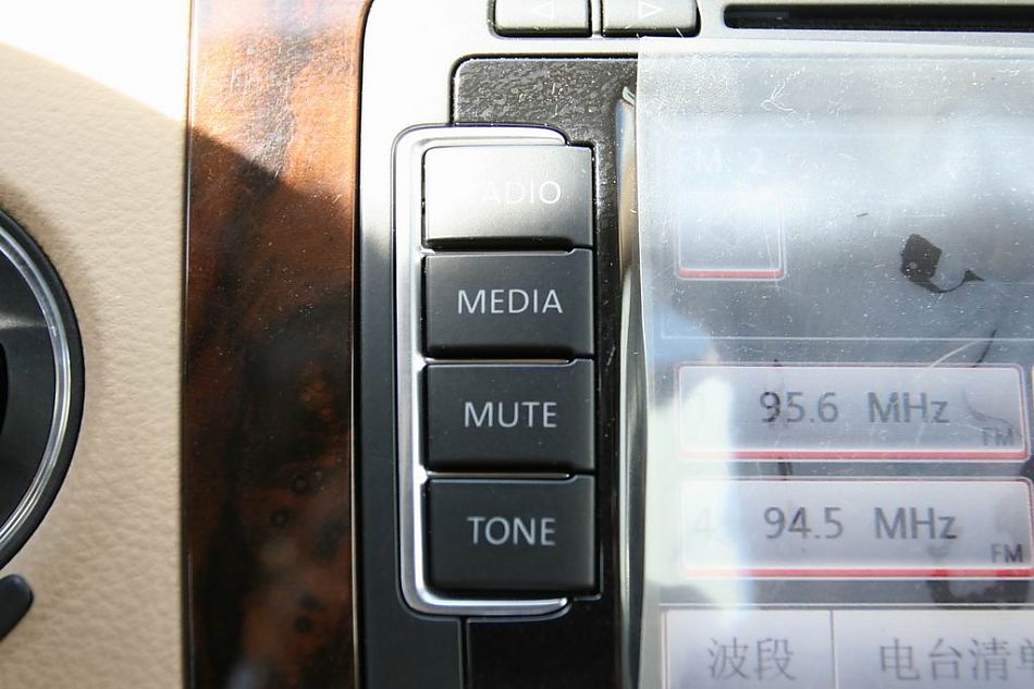 迈腾1.8TSI手自一体豪华型导航版内饰