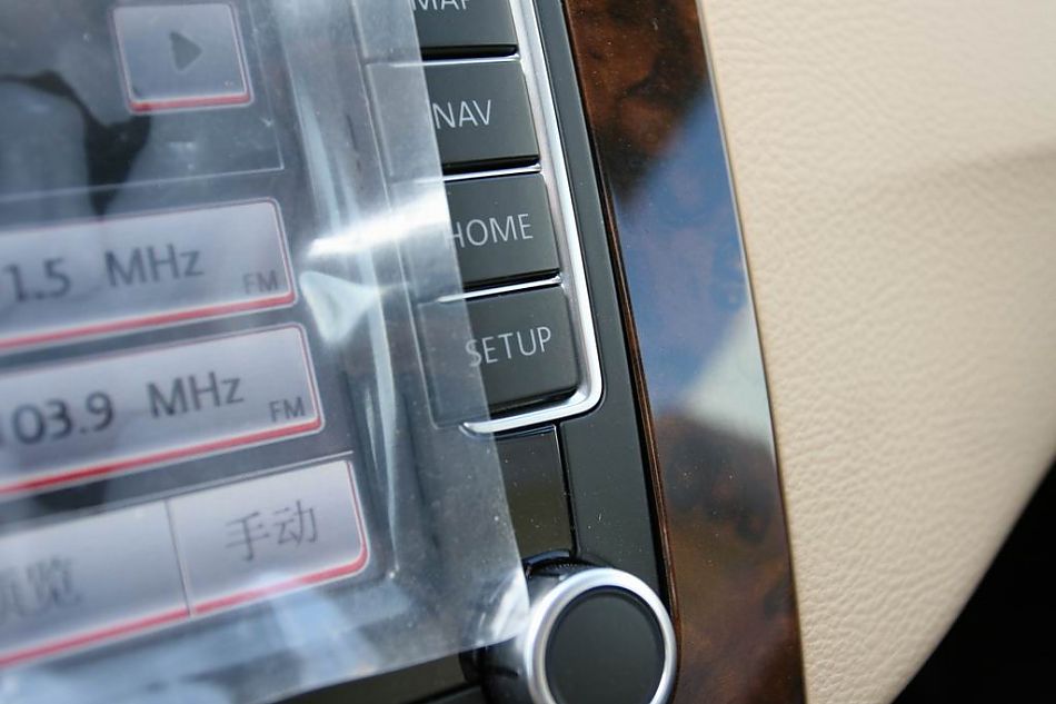 迈腾1.8TSI手自一体豪华型导航版内饰