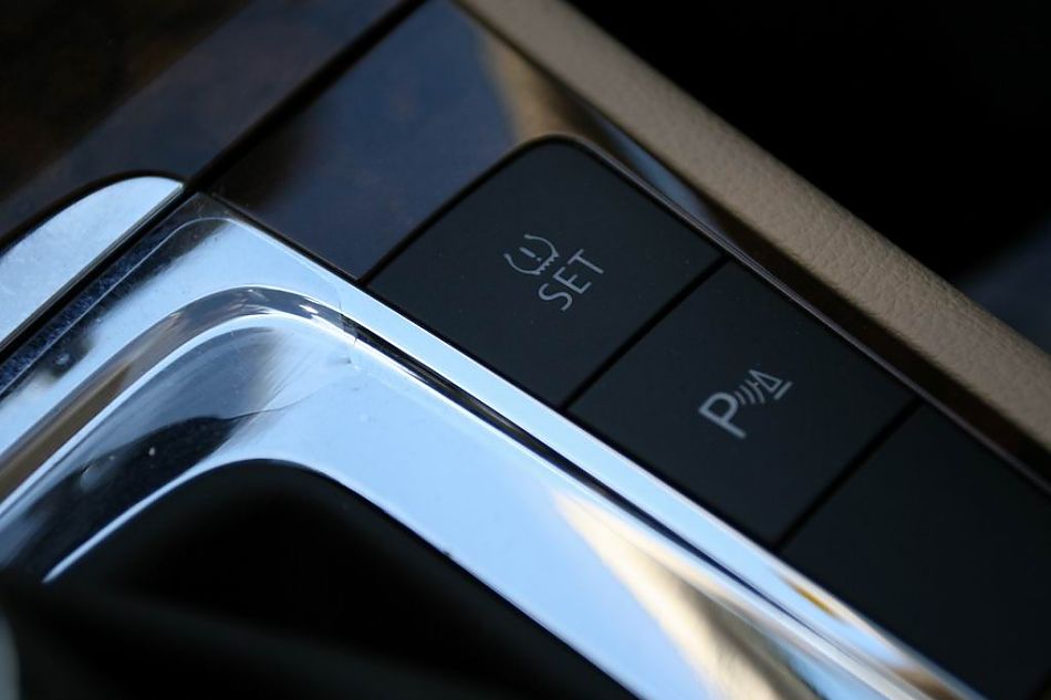 迈腾1.8TSI手自一体豪华型导航版内饰