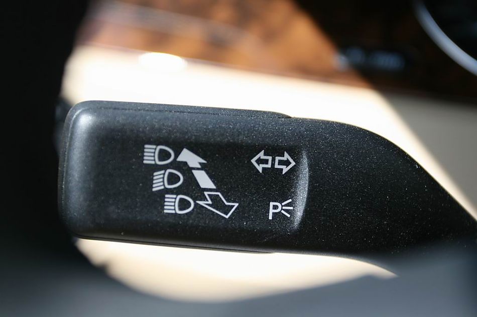 迈腾1.8TSI手自一体豪华型导航版内饰