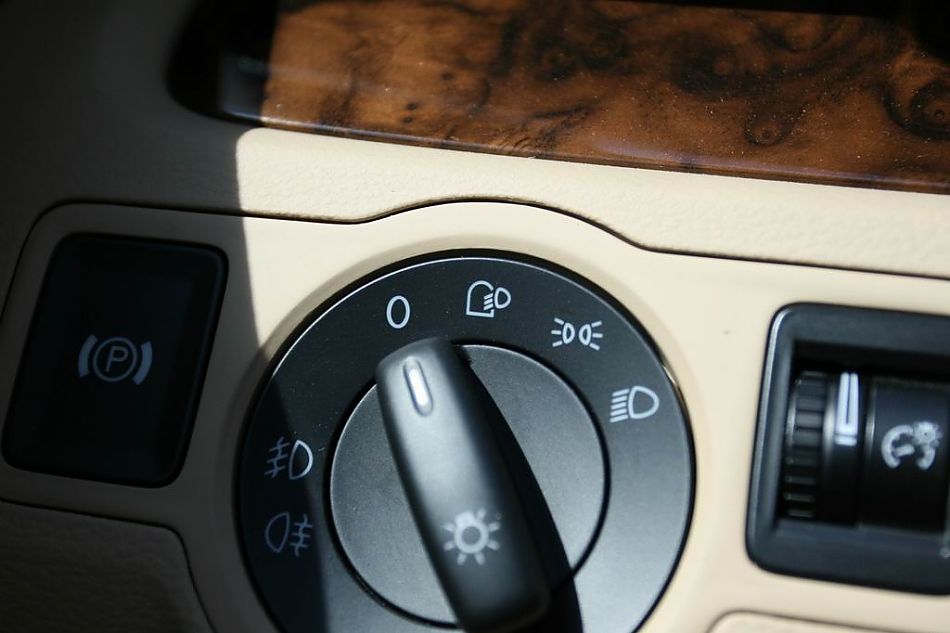 迈腾1.8TSI手自一体豪华型导航版内饰