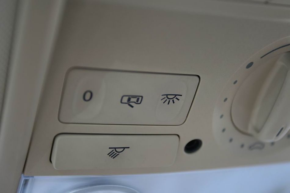 迈腾1.8TSI手自一体豪华型导航版内饰