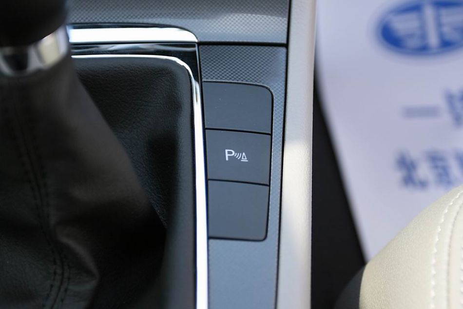 迈腾2.0标准型手动挡内饰图