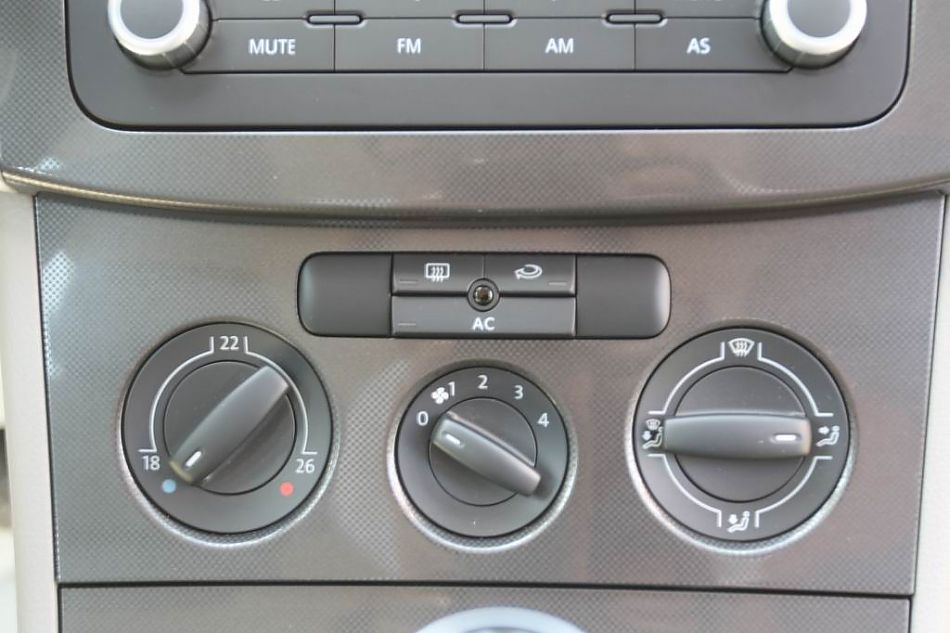 迈腾2.0标准型手动挡内饰图