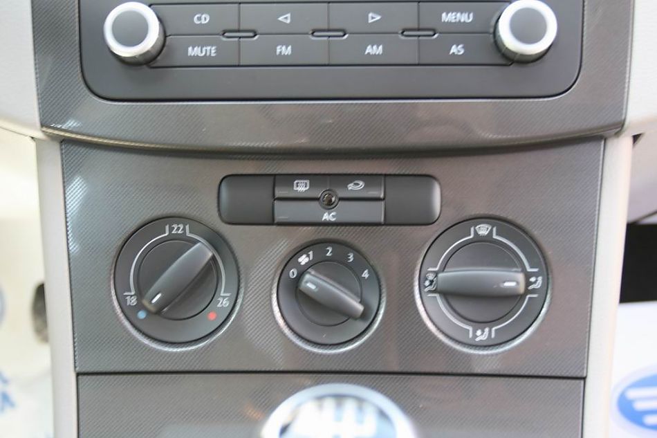 迈腾2.0标准型手动挡内饰图