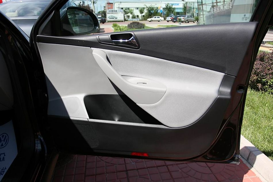 迈腾2.0标准型手动挡内饰图