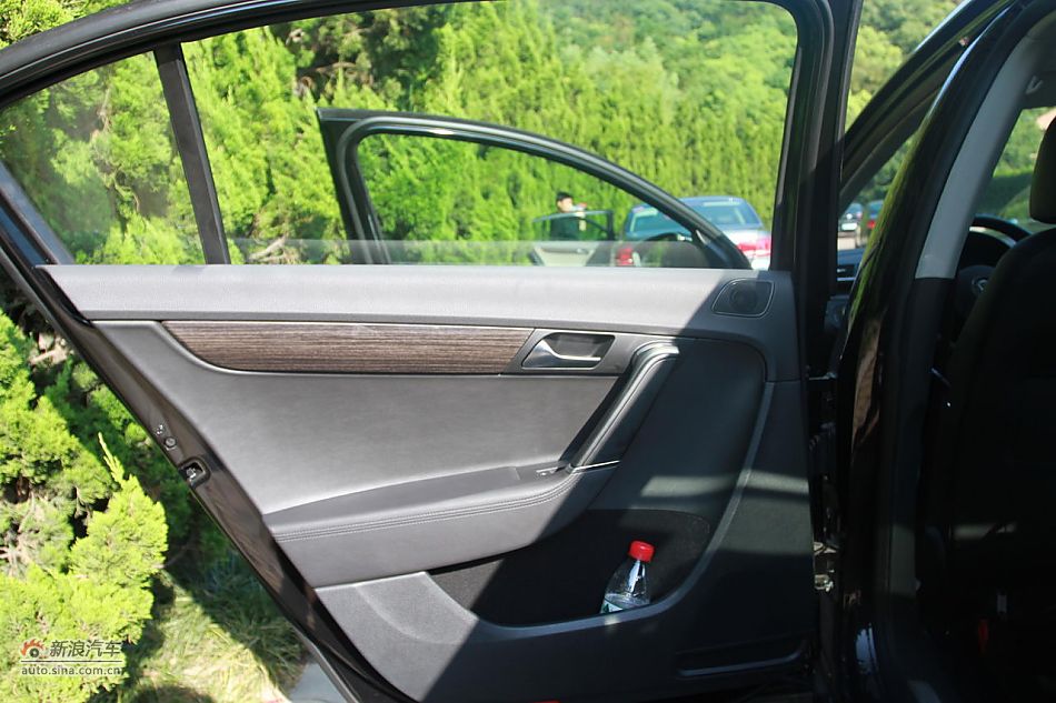 新迈腾(B7L)1.8TSI自动尊贵型座椅及空间