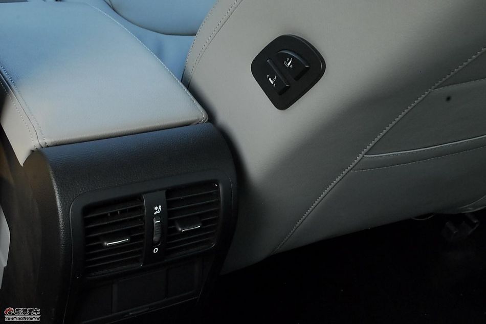 2011款迈腾试车实拍图-内饰