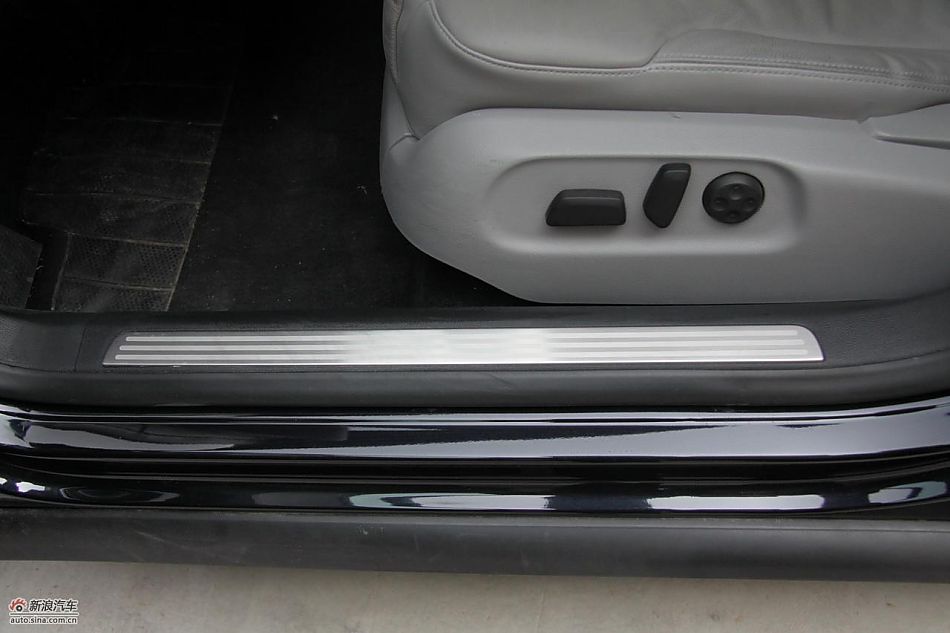 2011款迈腾试车实拍图-内饰