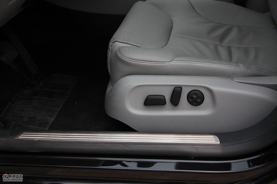 2011款迈腾试车实拍图-内饰