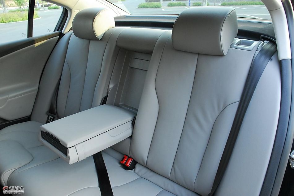 2011款迈腾试车实拍图-内饰