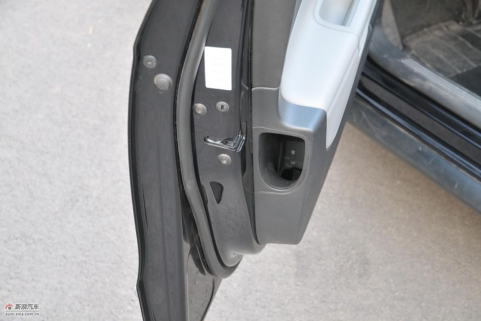 2011款迈腾试车实拍图-内饰