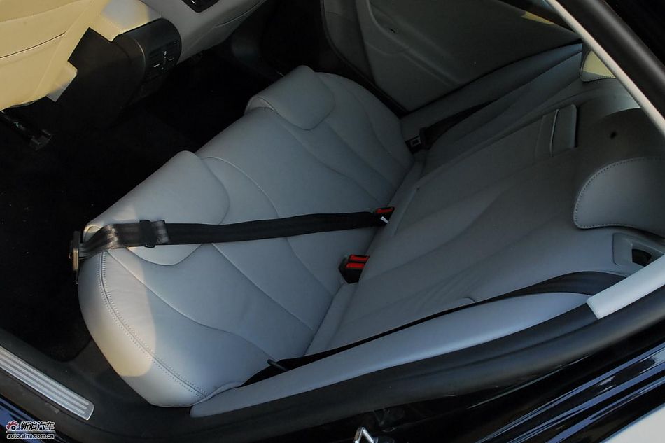 2011款迈腾试车实拍图-内饰