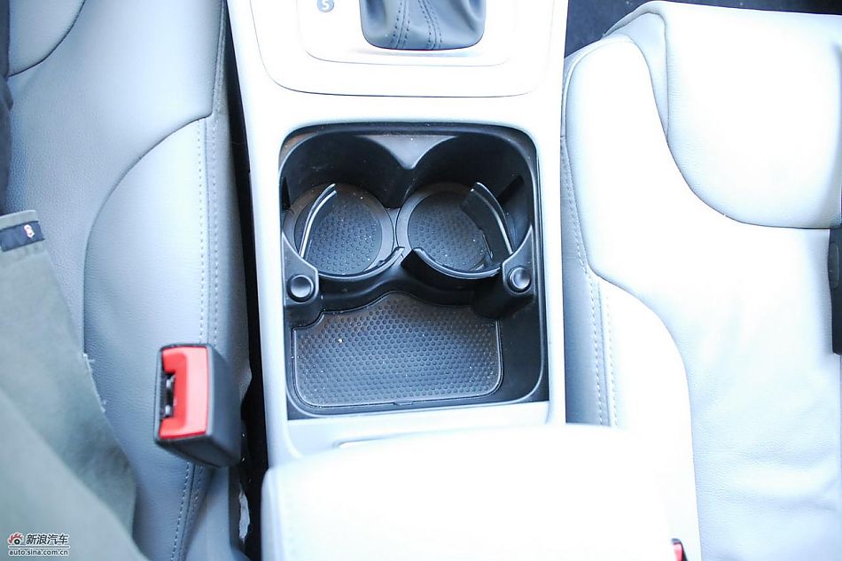 2011款迈腾试车实拍图-内饰