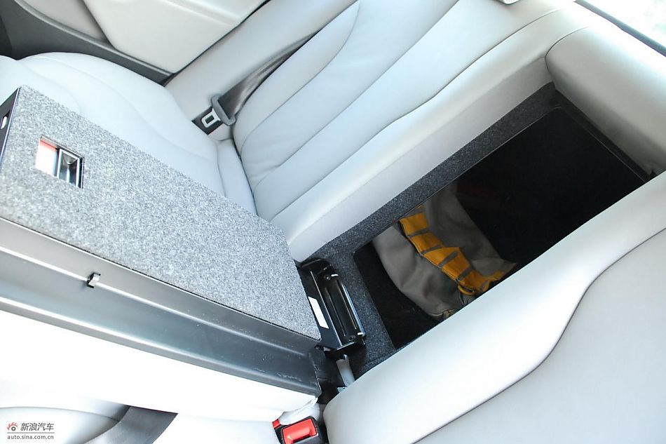 2011款迈腾试车实拍图-内饰