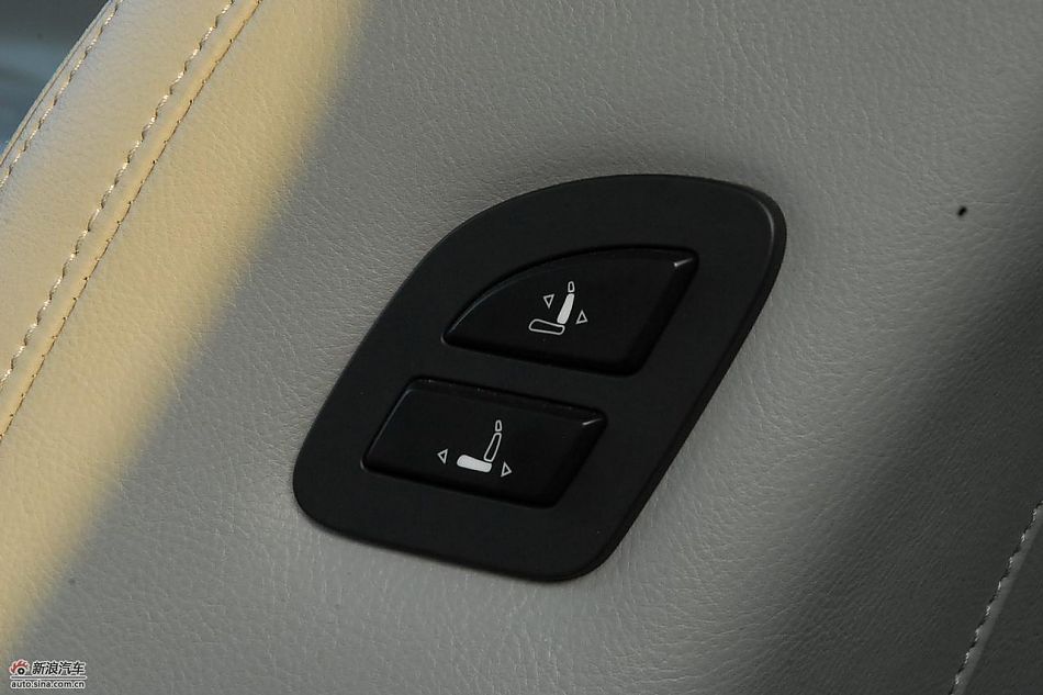 2011款迈腾试车实拍图-内饰