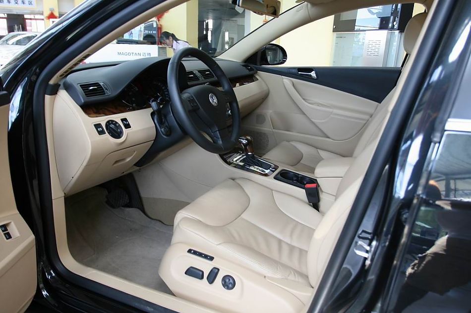 迈腾2.0TSI舒适型手自一体内饰图片
