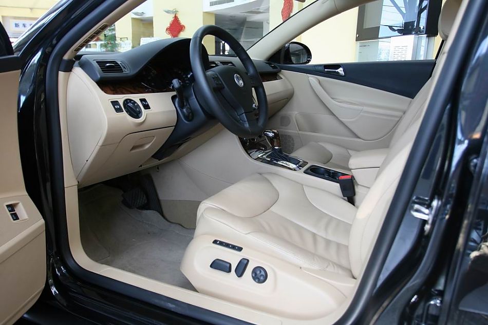 迈腾2.0TSI舒适型手自一体内饰图片